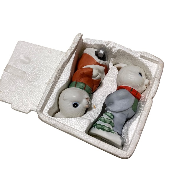 Vintage Homco Figurines Bunny Rabbit Boy Girl Ice Skating Winter Christmas 5305 - Picture 4 of 5